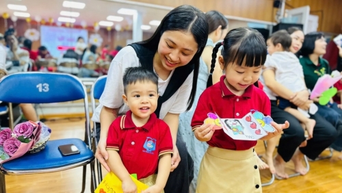 Gieo mầm yêu thương với “12 mùa hoa” tri ân