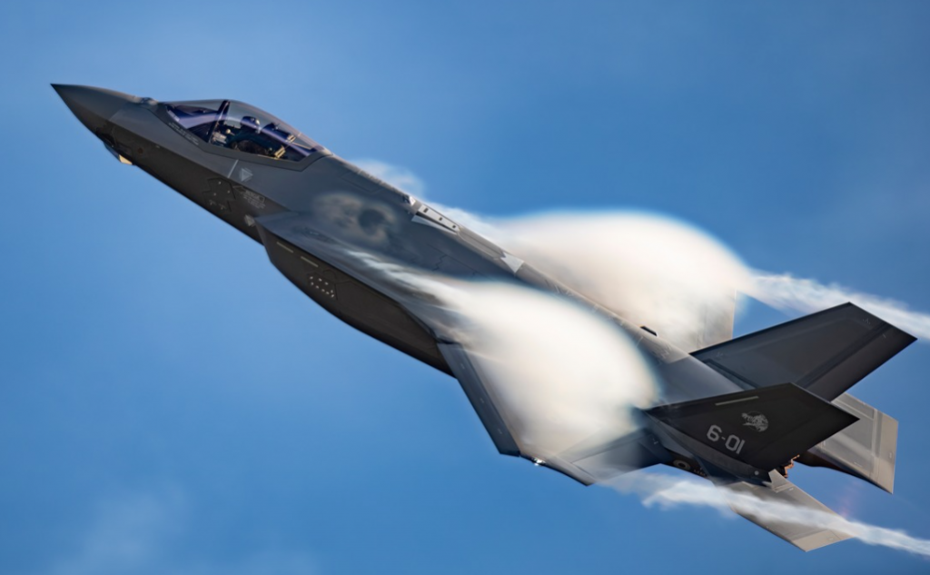 Mỹ bắt đầu chế tạo tiêm kích thế hệ 6 F-47 thay thế F-22 Raptor