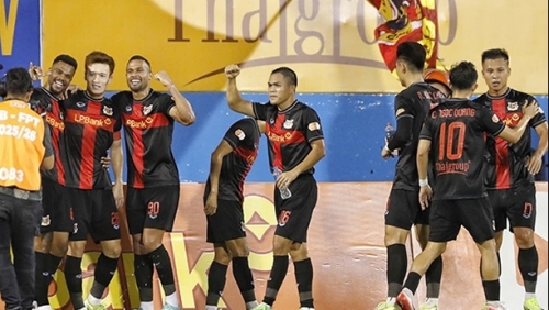 Hoàng Đức tỏa sáng, Ninh Bình đánh bại Nam Định để giữ vững ngôi đầu V-League