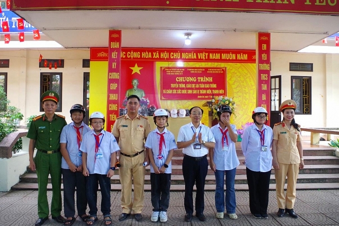 Cao điểm đảm bảo trật tự an toàn giao thông cho học sinh