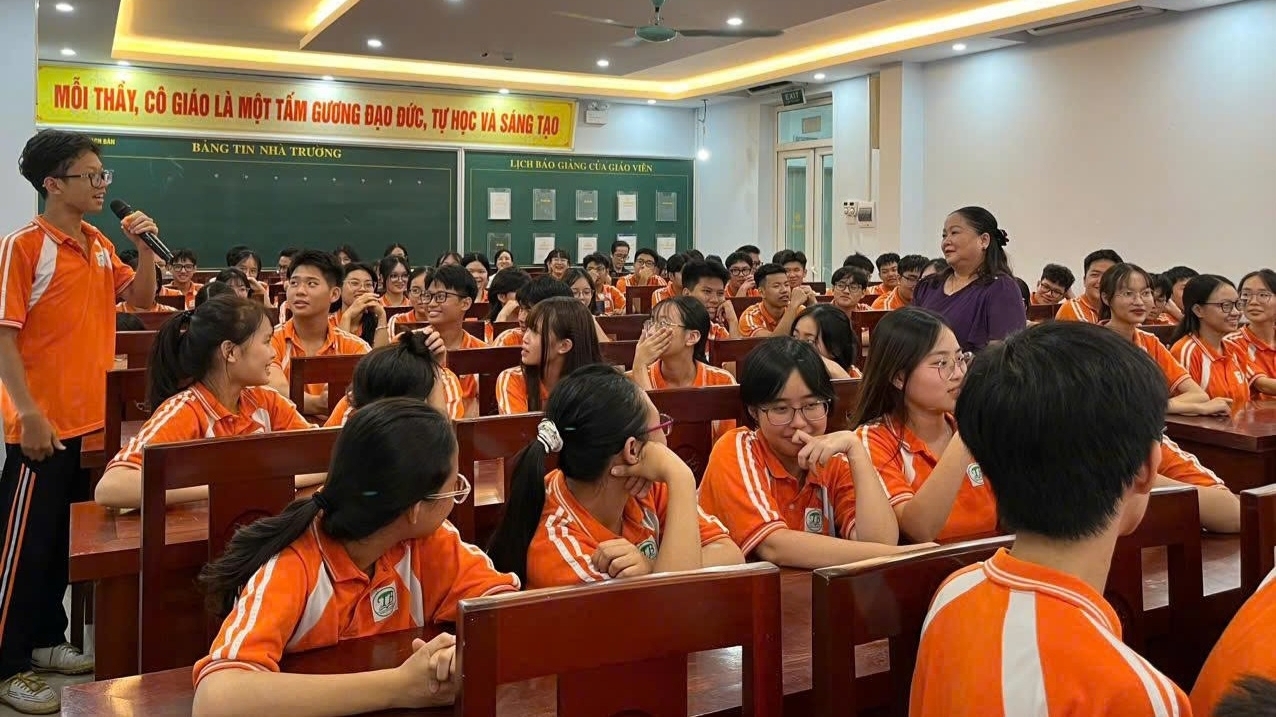 Phường Long Biên tuyên truyền chăm sóc sức khỏe sinh sản vị thành niên cho học sinh THPT