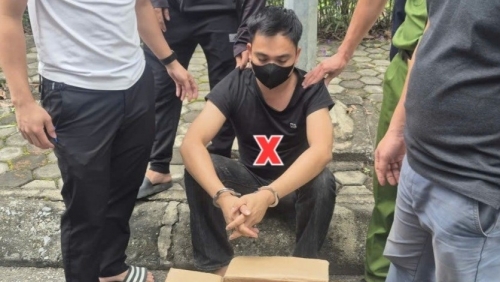 Bắt quả tang Bùi Duy Long cất giấu hàng cấm ở Hải Phòng