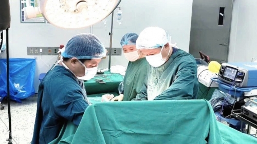 Ăn bún cá, nam bệnh nhân phải cắt đoạn ruột non