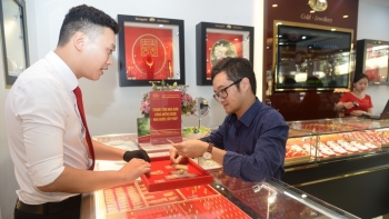 Đánh thuế thu nhập từ mua bán vàng: sẽ hạn chế đầu cơ?