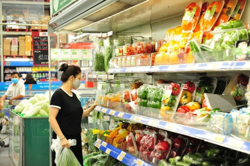 Xây dựng, công bố mức sống tối thiểu hằng năm làm căn cứ xác định các chuẩn chính sách xã hội