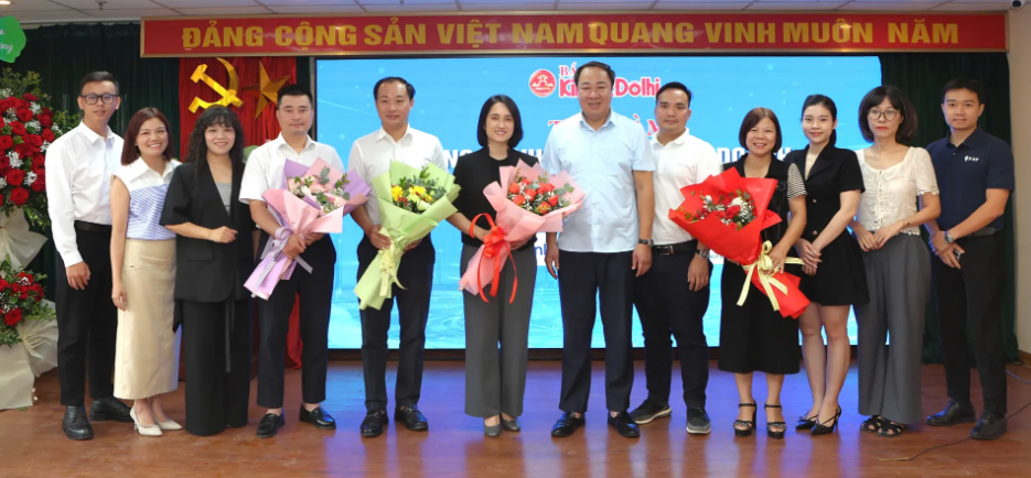 Ban Tổ chức chụp ảnh lưu niệm cũng diễn giả. Ảnh: Thanh Hải