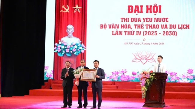 Thi đua để góp phần thực hiện khát vọng xây dựng đất nước Việt Nam hùng cường