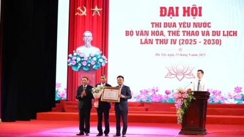 Thi đua để góp phần thực hiện khát vọng xây dựng đất nước Việt Nam hùng cường