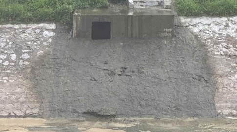 Xử lý nhóm đối tượng đổ chất thải trái phép xuống sông Tô Lịch