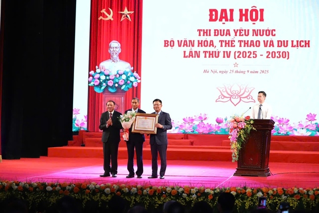 Thi đua để góp phần thực hiện khát vọng xây dựng đất nước Việt Nam hùng cường