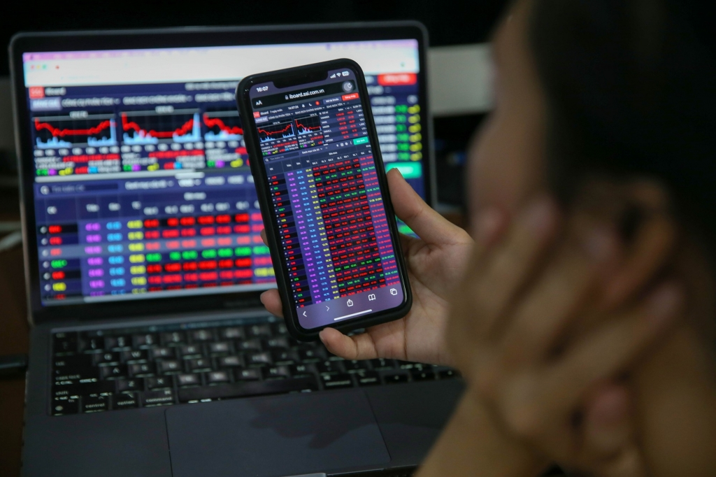 Thị trường chứng khoán ngày 25/9: VN-Index bật tăng lên 1.660,09 điểm