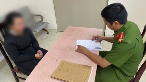 Cô gái trẻ làm chuyện khó ngờ sau khi bán xe để trả nợ