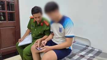 Lý do một nam sinh viên tự giam mình trong nhà nghỉ suốt 1 ngày đêm