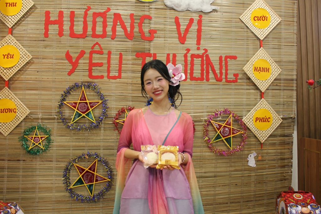 Tết Trung thu đến sớm với những em nhỏ đặc biệt Tết Trung thu đến sớm với những em nhỏ đặc biệt