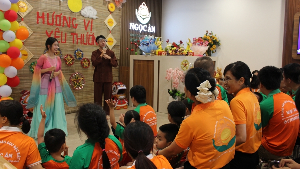 Tết Trung thu đến sớm với những em nhỏ đặc biệt