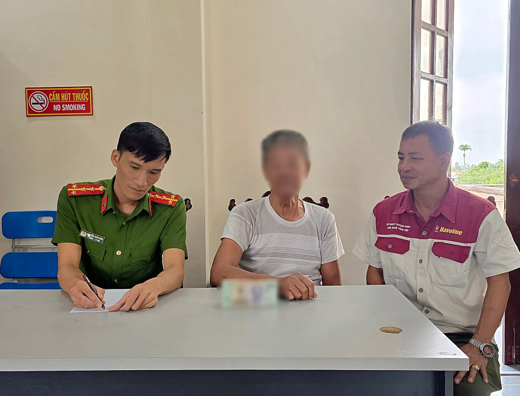 Ông lão U70 ở Hải Phòng suýt mất hàng trăm triệu sau cuộc gọi từ số lạ