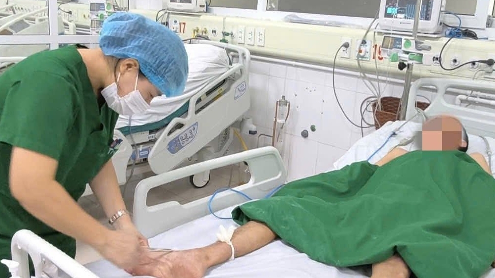 Người đàn ông 57 tuổi bất ngờ mắc uốn ván từ răng sâu