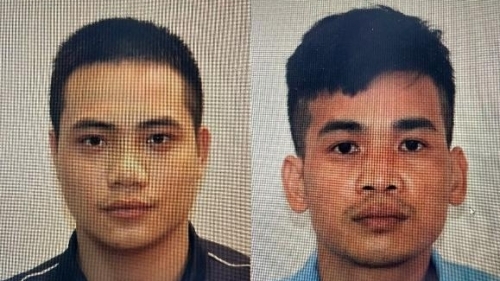 Bên trong phòng nhà nghỉ lúc nửa đêm nơi có 2 người đàn ông