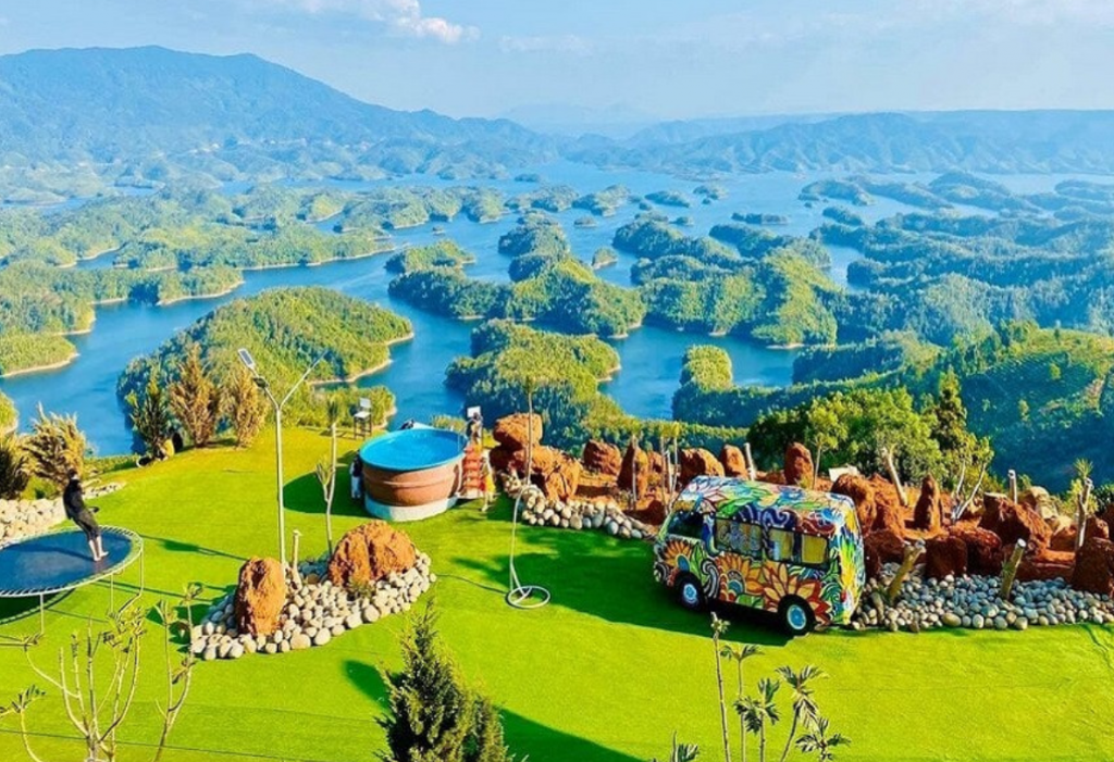 Điểm lưu trú tại Tà Đùng (tỉnh Đắk Nông) hướng du khách tới các hoạt động thân thiện với môi trường. Điểm lưu trú tại Tà Đùng (tỉnh Đắk Nông) hướng du khách tới các hoạt động thân thiện với môi trường.