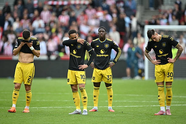 Bruno Fernandes hỏng phạt đền, Man Utd thua thảm trước Brentford Bruno Fernandes hỏng phạt đền, Man Utd thua thảm trước Brentford