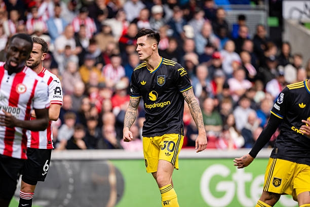 Bruno Fernandes hỏng phạt đền, Man Utd thua thảm trước Brentford Bruno Fernandes hỏng phạt đền, Man Utd thua thảm trước Brentford