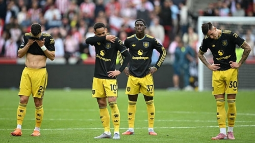 Bruno Fernandes hỏng phạt đền, Man Utd thua thảm trước Brentford