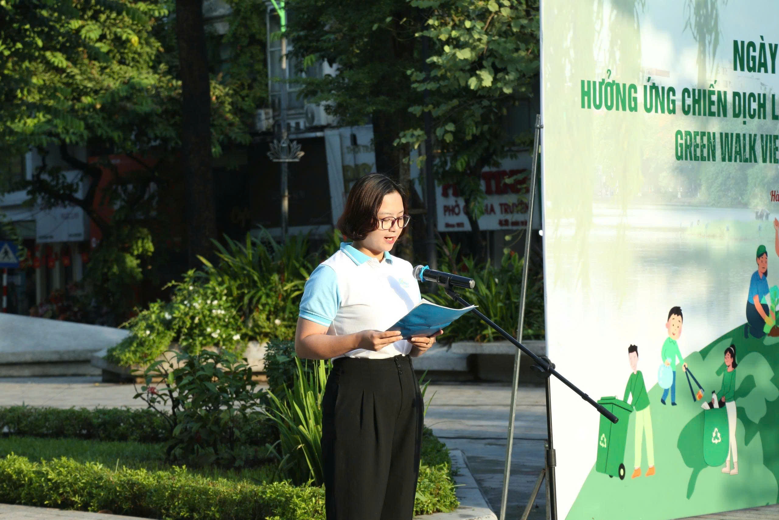 Hơn 300 tình nguyện viên quốc tế và người dân Thủ đô ra quân “Ngày Chủ nhật Xanh”