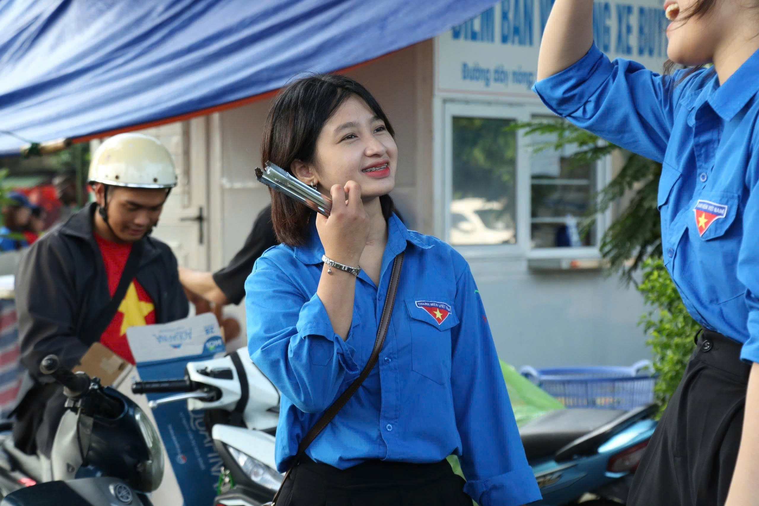 Hơn 300 tình nguyện viên quốc tế và người dân Thủ đô ra quân “Ngày Chủ nhật Xanh”