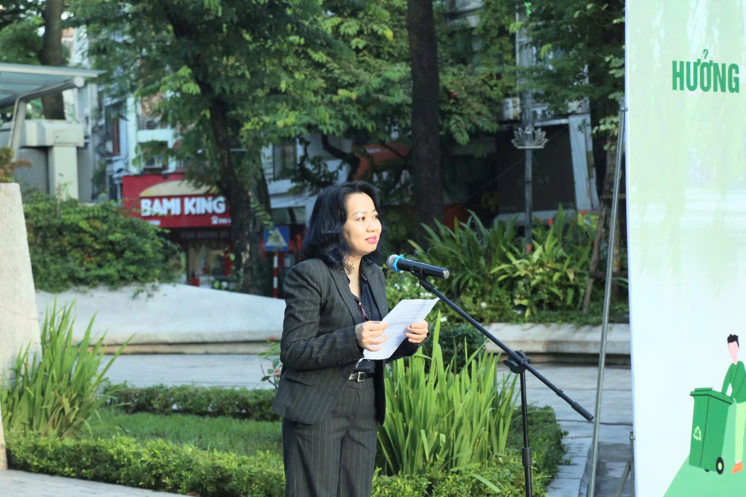 Hơn 300 tình nguyện viên quốc tế và người dân Thủ đô ra quân “Ngày Chủ nhật Xanh”