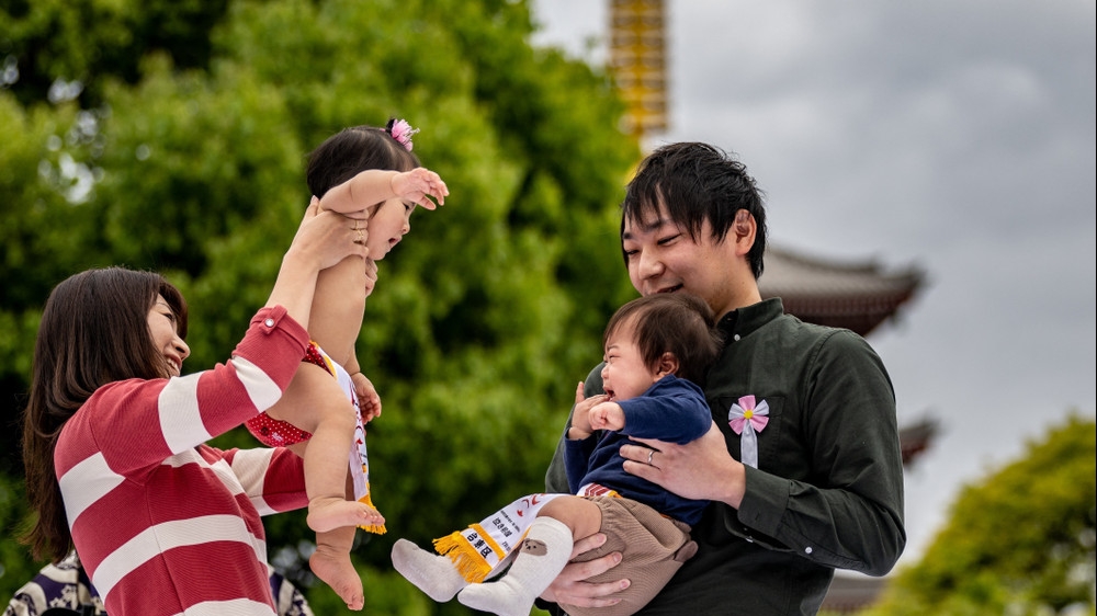 Nhật Bản áp dụng chế độ nghỉ phép chăm con bắt buộc cho nam giới