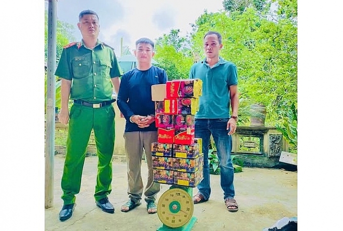 Phú Thọ: phát hiện, bắt giữ đối tượng tàng trữ, vận chuyển 38kg pháo hoa nổ Phú Thọ: phát hiện, bắt giữ đối tượng tàng trữ, vận chuyển 38kg pháo hoa nổ