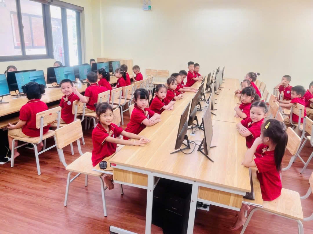 Học sinh Hà Nội được nghỉ học ngày mai (1/10) để tránh mưa bão