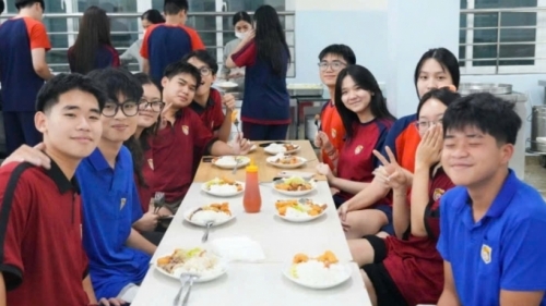 Hàng loạt trường học Hà Nội trông học sinh qua đêm để đảm bảo an toàn trước mưa bão