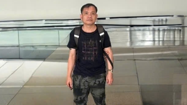 Đối tượng truy nã Nguyễn Văn Quyển ra đầu thú