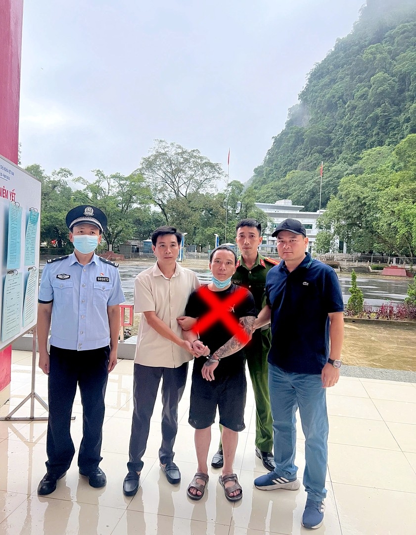 bắt giữ đối tượng Ly Xá Dì (x) tại cửa khẩu Sóc Giang, tỉnh Cao Bằng.