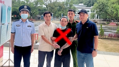 Xuyên đêm vượt lũ bắt đối tượng truy nã lẩn trốn suốt 5 năm