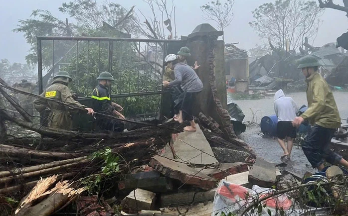 hỗ trợ nhân dân khắc phục hậu quả do mưa bão gây ra hỗ trợ nhân dân khắc phục hậu quả do mưa bão gây ra