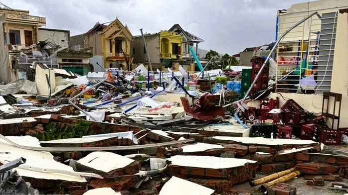 Thủ tướng chỉ đạo tập trung khắc phục nhanh nhất hậu quả bão số 10