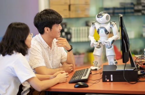 Khi AI mang hình hài robot sống giữa chúng ta
