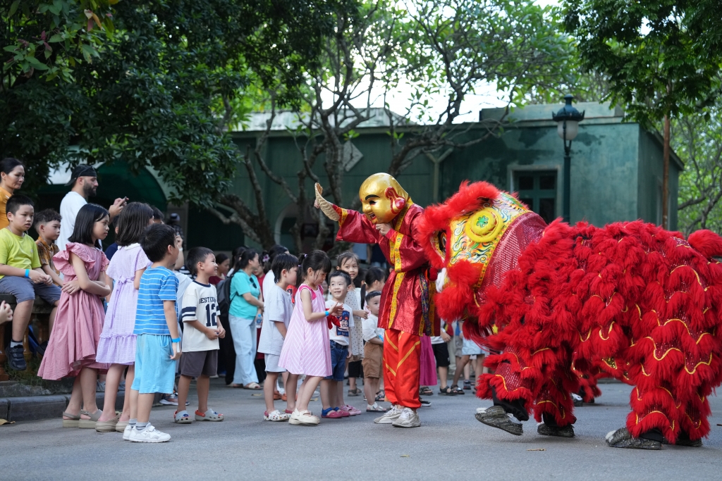 Chạm vào di sản - kết nối tương lai