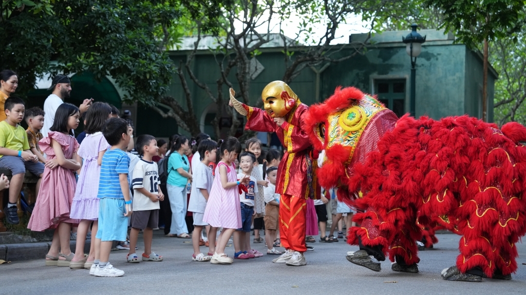 Chạm vào di sản - kết nối tương lai