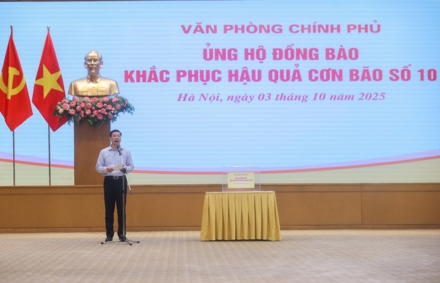 Thủ tướng Phạm Minh Chính cùng lãnh đạo Chính phủ và tập thể Văn phòng Chính phủ ủng hộ đồng bào bị thiệt hại do bão lũ