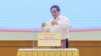 Thủ tướng Phạm Minh Chính cùng lãnh đạo Chính phủ và tập thể Văn phòng Chính phủ ủng hộ đồng bào bị thiệt hại do bão lũ