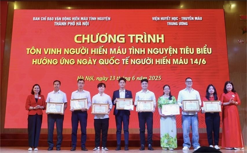 Trao yêu thương qua “giọt máu hồng” Trao yêu thương qua “giọt máu hồng”