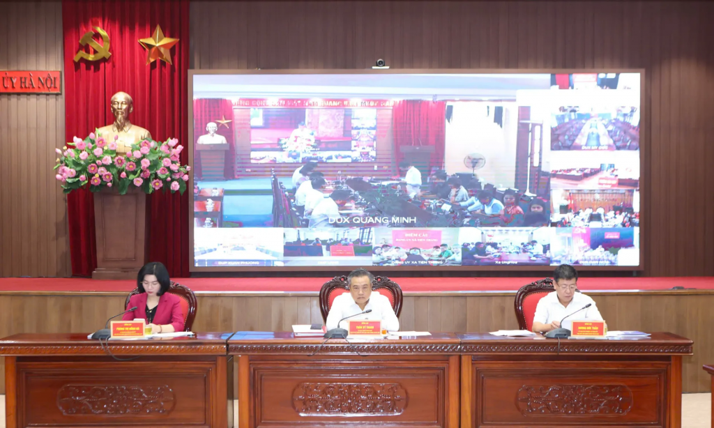 Ủy viên Trung ương Đảng, Phó Bí thư Thành ủy, Chủ tịch UBND TP Hà Nội Trần Sỹ Thanh; Ủy viên Ban Thường vụ Thành ủy, Phó Chủ tịch Thường trực HĐND TP Phùng Thị Hồng Hà; Ủy viên Ban Thường vụ Thành ủy, Phó Chủ tịch UBND TP Dương Đức Tuấn chủ trì hội nghị