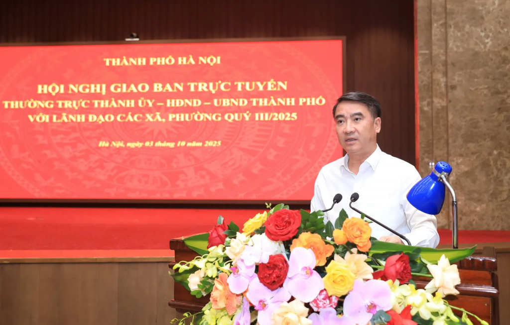 Giám đốc Sở Tài chính Hà Nội Nguyễn Xuân Lưu báo cáo về việc giao cấp xã làm chủ đầu tư các công trình hạ tầng kỹ thuật theo tuyến 