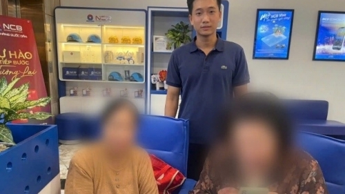 Từ biểu hiện lo âu, sốt ruột, liên tục xem điện thoại của cụ bà 81 tuổi