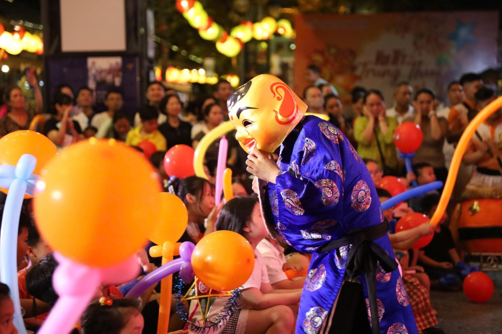 Lan tỏa niềm vui Trung thu đến thiếu nhi phường Cửa Nam