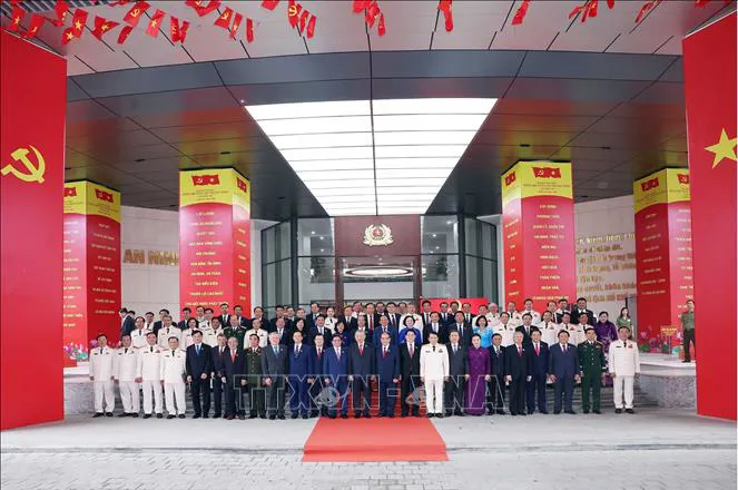 Các đồng chí lãnh đạo, nguyên lãnh đạo Đảng, Nhà nước dự Đại hội đại biểu Đảng bộ Công an Trung ương lần thứ VIII, nhiệm kỳ 2025 - 2030. Ảnh: Thống Nhất/TTXVN