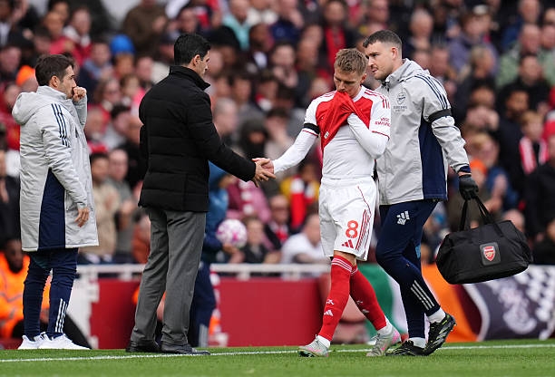 Arsenal tổn thất lớn sau chiến thắng trước West Ham Arsenal tổn thất lớn sau chiến thắng trước West Ham